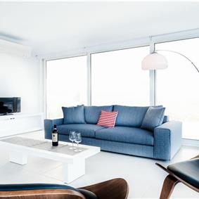 4 bedroom villa with infinity pool and sea view in Perithia, Corfu, sleeps 9